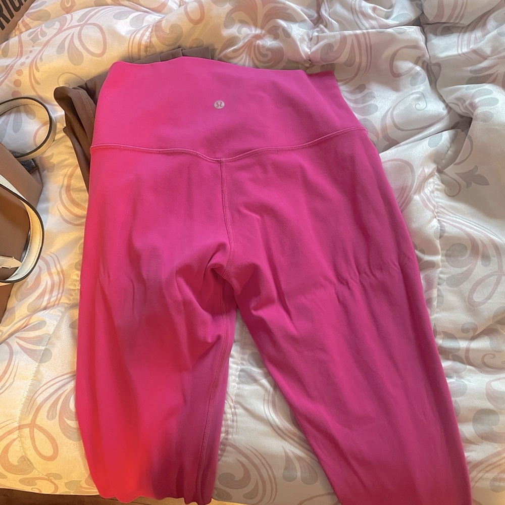 lululemon size 8 barley worn can’t fit anymore. very comfy.